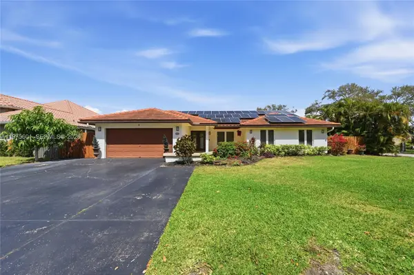 10003 NW 53rd Ct, Coral Springs, FL 33076