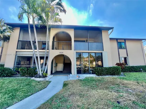 434 Pine Glen Ln #A-1, Green Acres, FL 33463