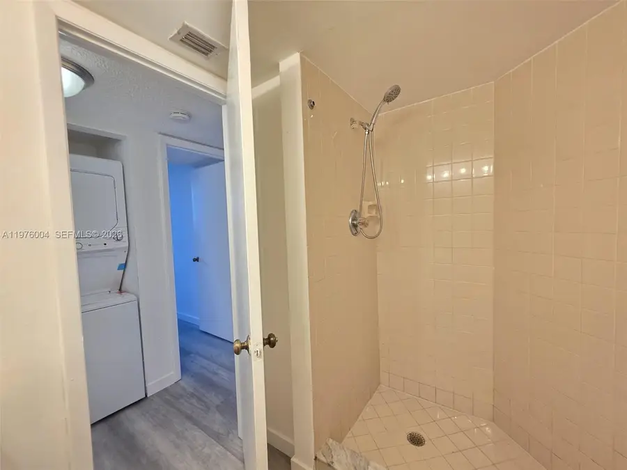 210 Lake Pointe Dr #304, Oakland Park, FL 33309 - #3