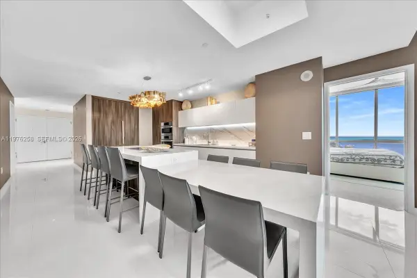 851 NE 1st Ave #3711, Miami, FL 33132