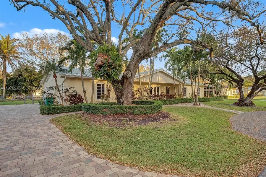 15401 SW 81 Av, Palmetto Bay, FL 33157 - #2