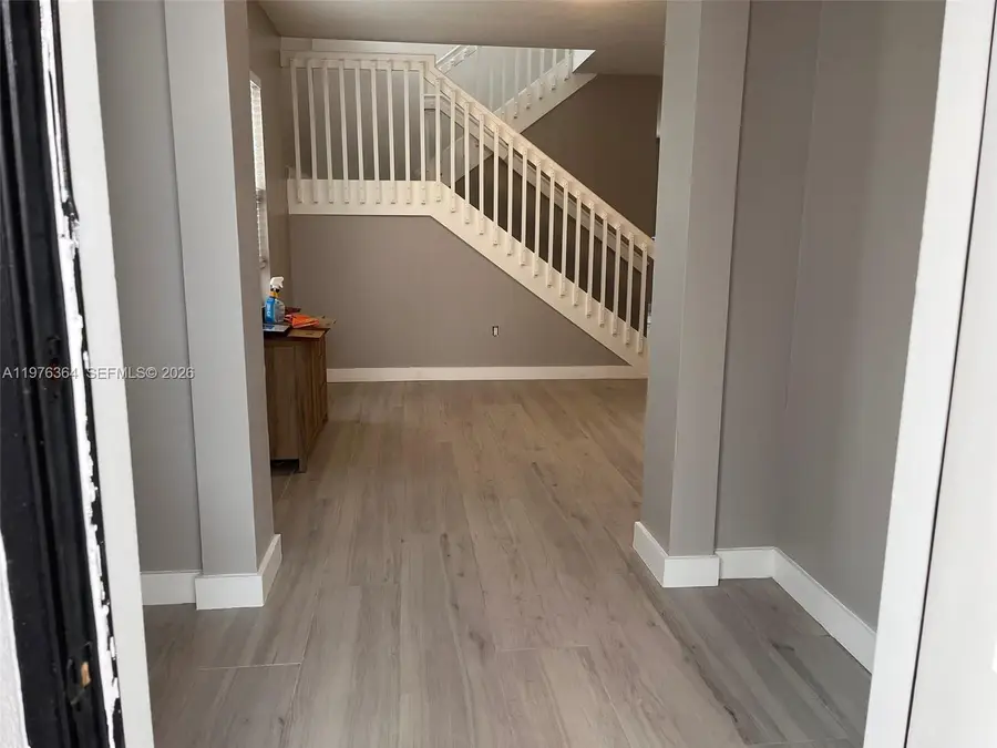 933 NE 191st St, Miami, FL 33179 - #2