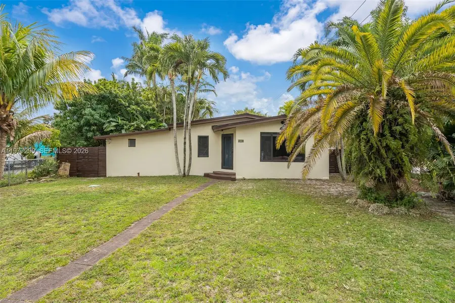 810 NE 149th St, Miami, FL 33161 - #2
