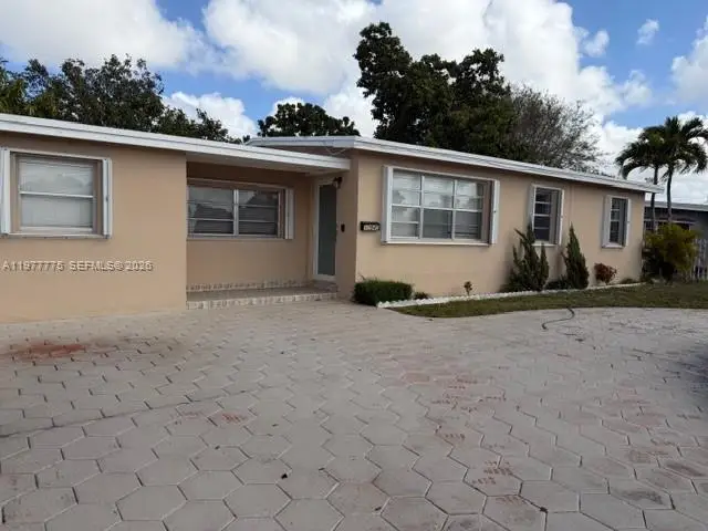 10945 SW 41st St, Miami, FL 33165 - #1