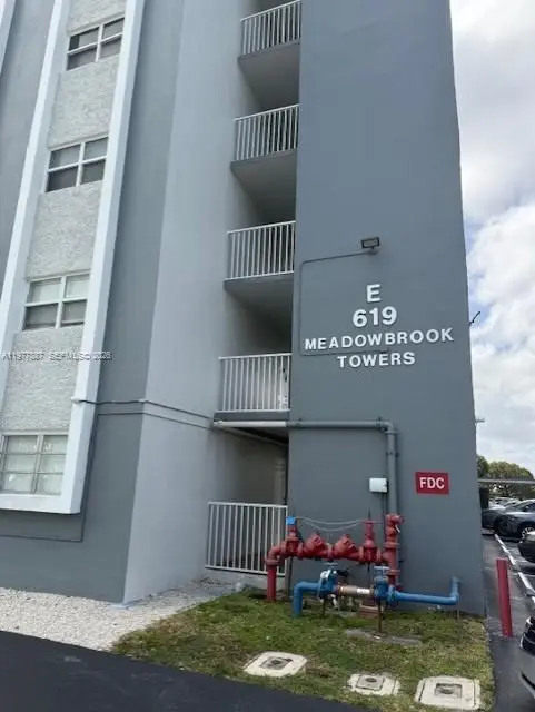 619 NE 14th Ave #303, Hallandale Beach, FL 33009
