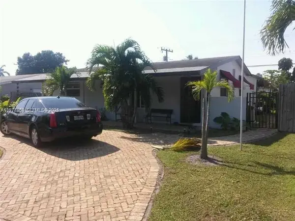 2512 Island Dr, Miramar, FL 33023