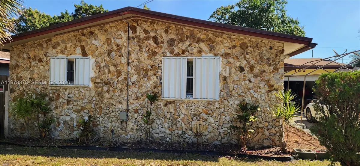 142 NW 8th Ave, Dania Beach, FL 33004 - #1