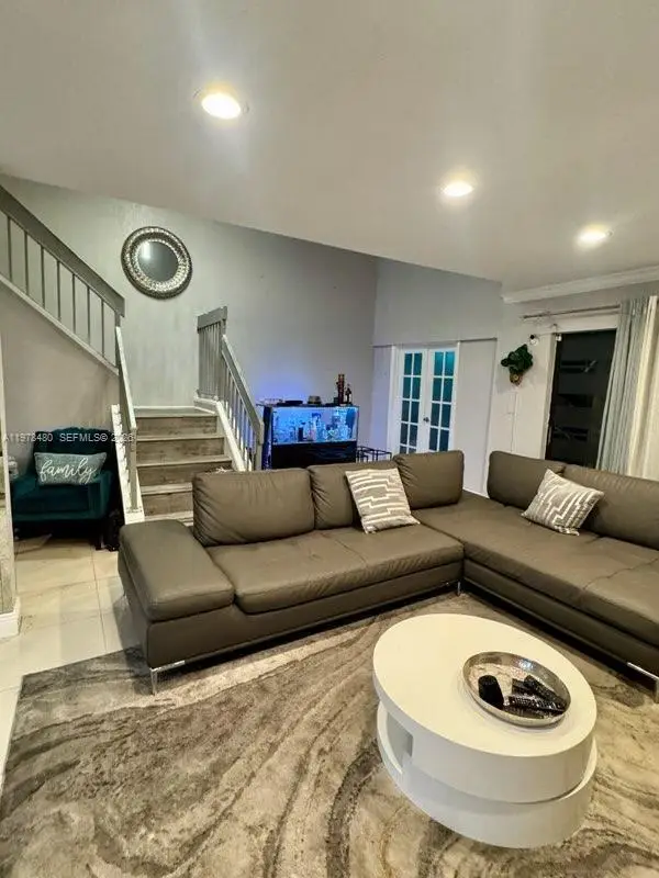 9523 NW 38th Pl, Sunrise, FL 33351