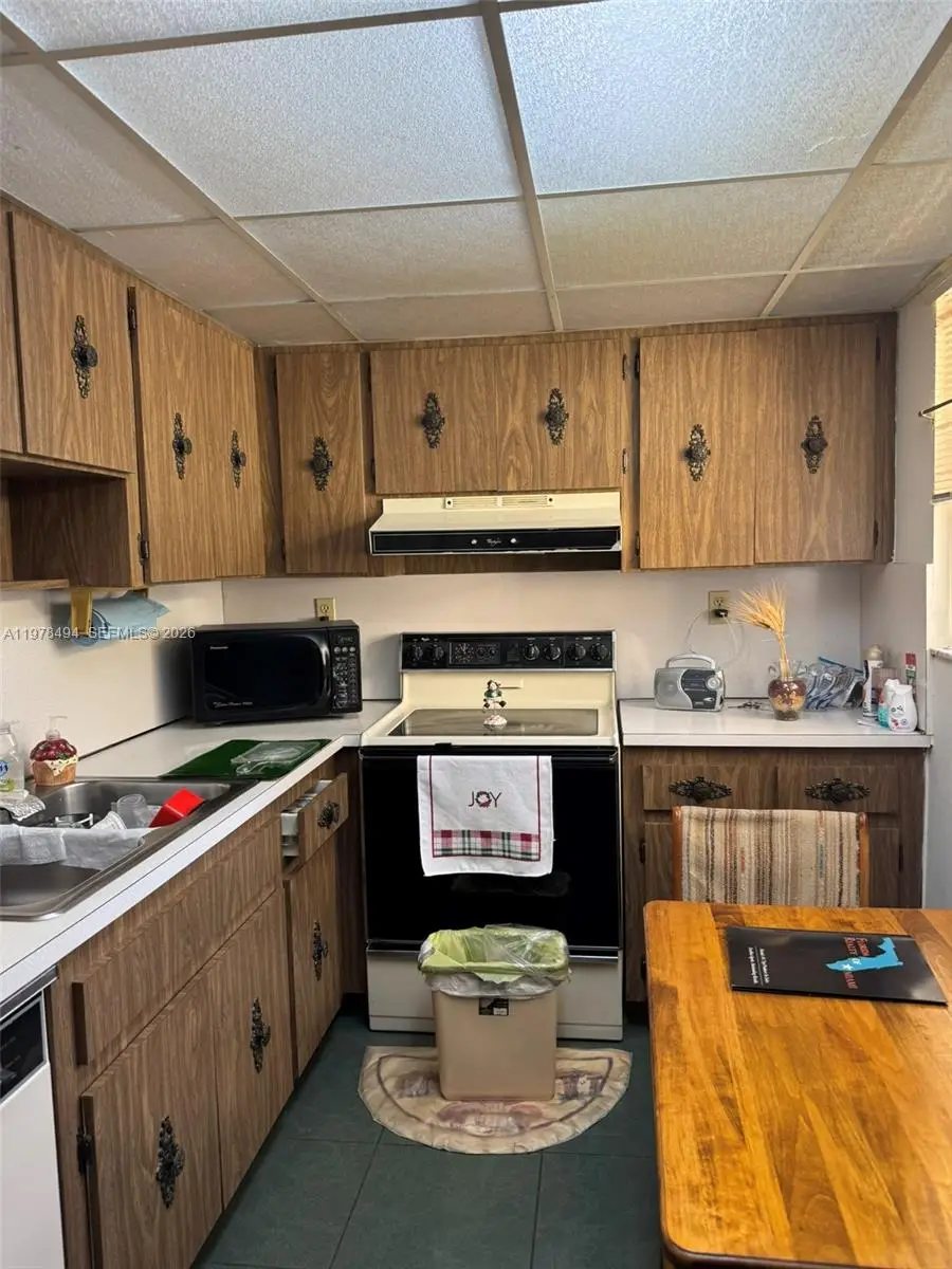 9180 SE Fontainebleau Blvd #302, Miami, FL 33172 - #1