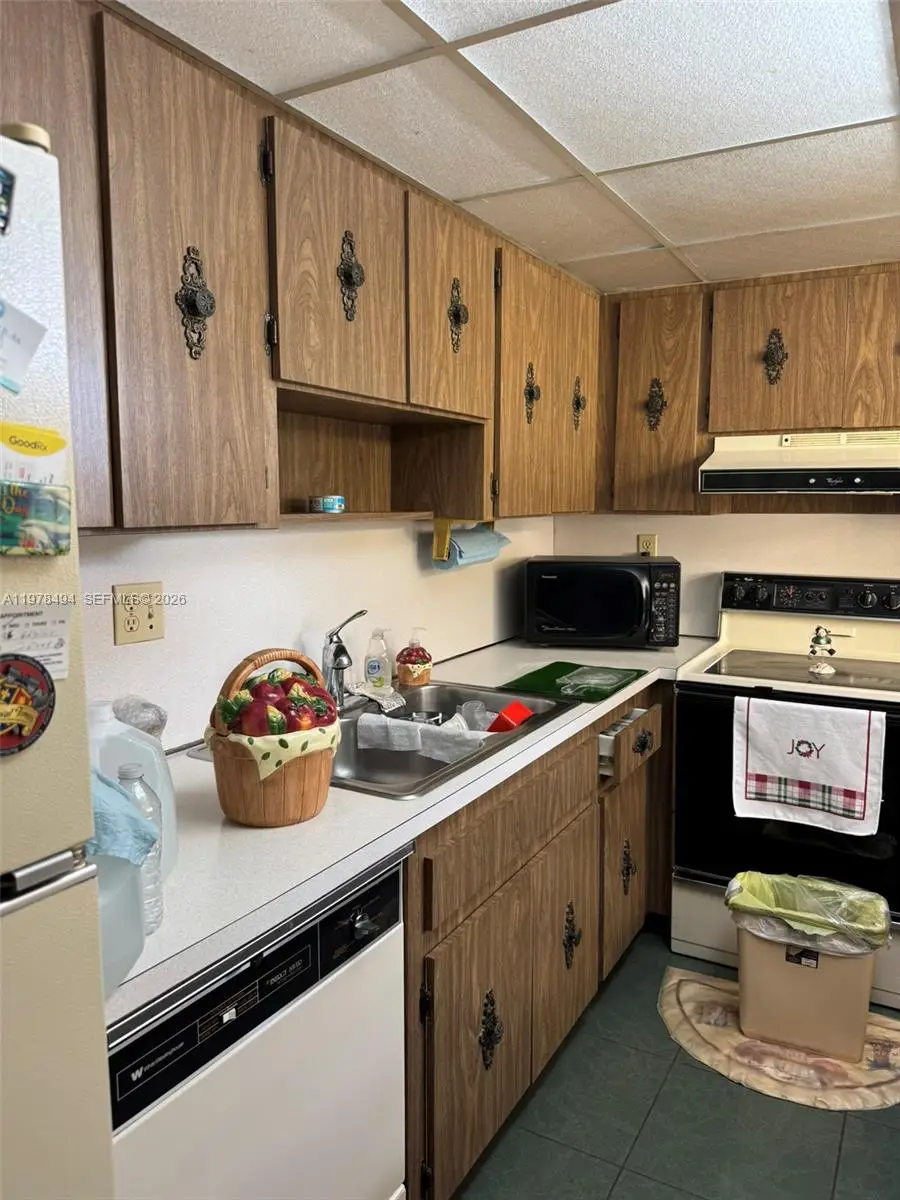 9180 SE Fontainebleau Blvd #302, Miami, FL 33172 - #2