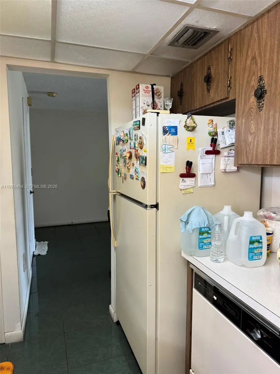 9180 SE Fontainebleau Blvd #302, Miami, FL 33172 - #3