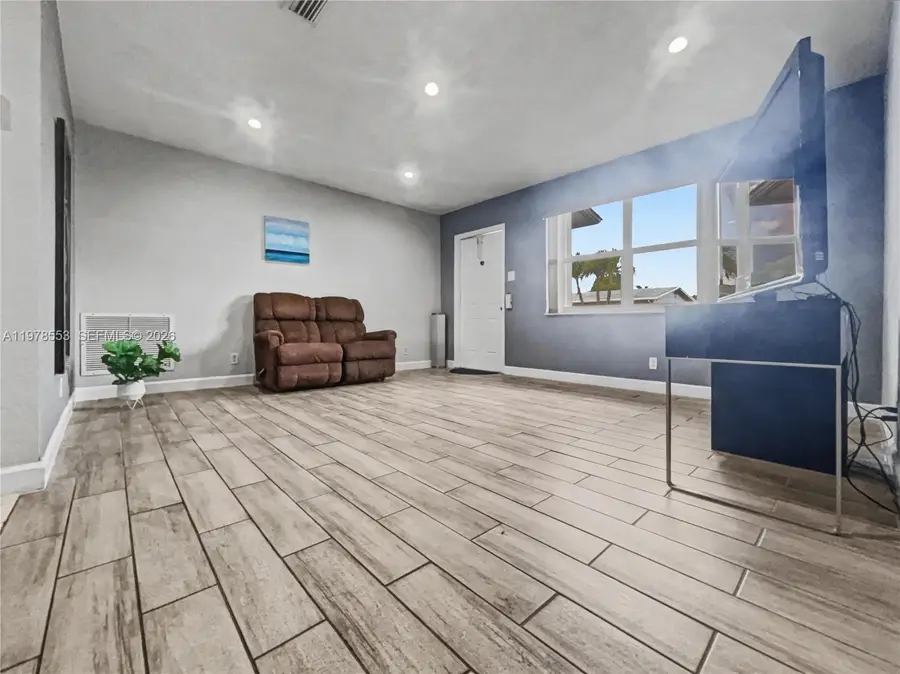 6960 NW 11th Ct, Margate, FL 33063 - #2