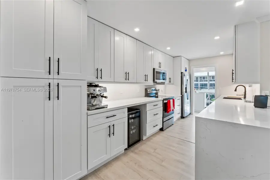 3050 NE 48th St #207, Fort Lauderdale, FL 33308 - #3