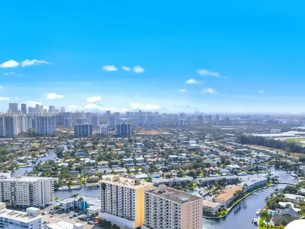 427 Golden Isles Dr #9G, Hallandale Beach, FL 33009