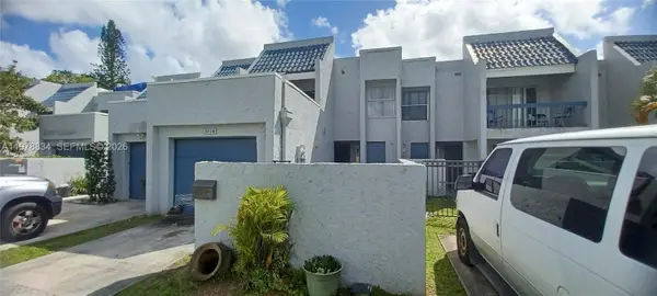 5716 NW 19th St #18, Lauderhill, FL 33313