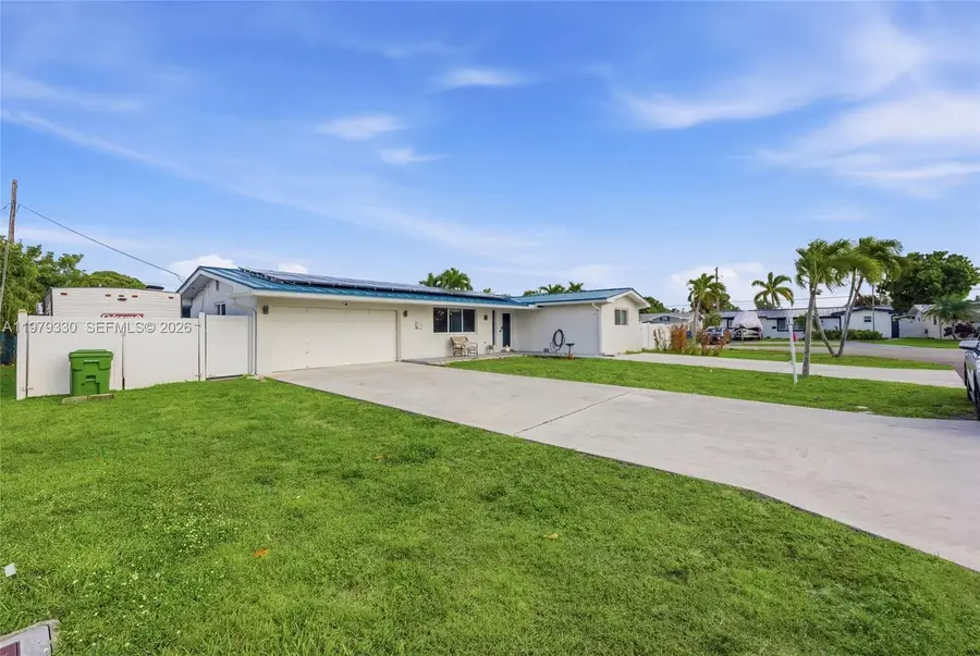 1101 NW 86th Ter, Pembroke Pines, FL 33024 - #2