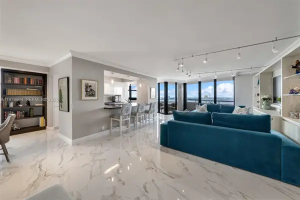 2000 Towerside Ter #PH2, Miami, FL 33138