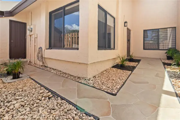 3812 NW 77th Ave, Davie, FL 33024