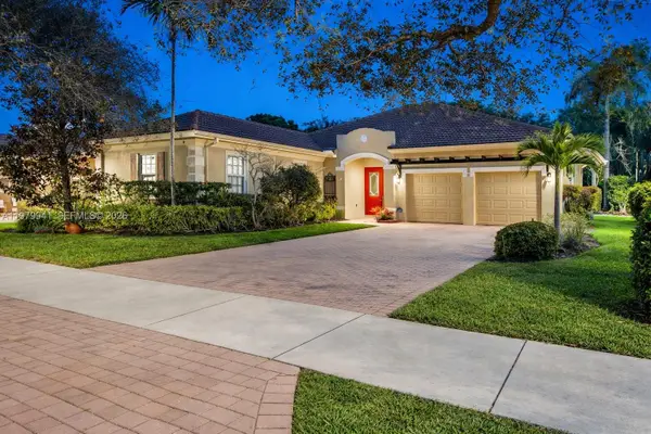 132 Via Castilla, Jupiter, FL 33458
