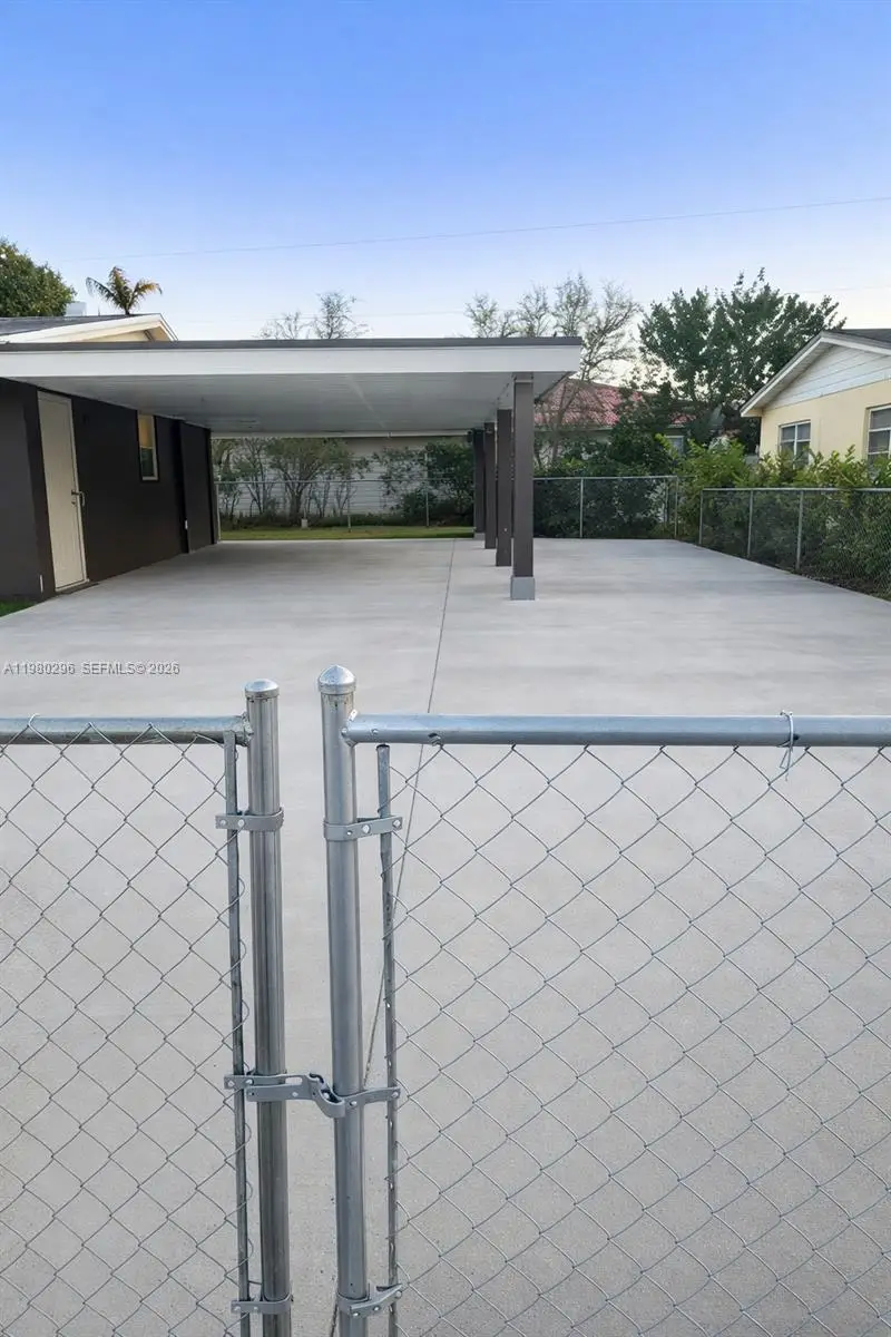 3930 NW 185th St, Miami Gardens, FL 33055 - #2