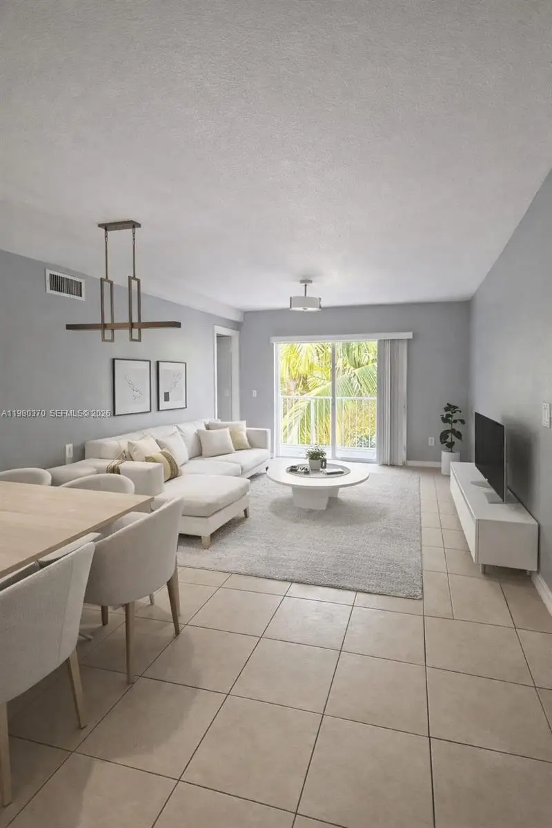 637 SW 3rd St #308, Miami, FL 33130 - #3