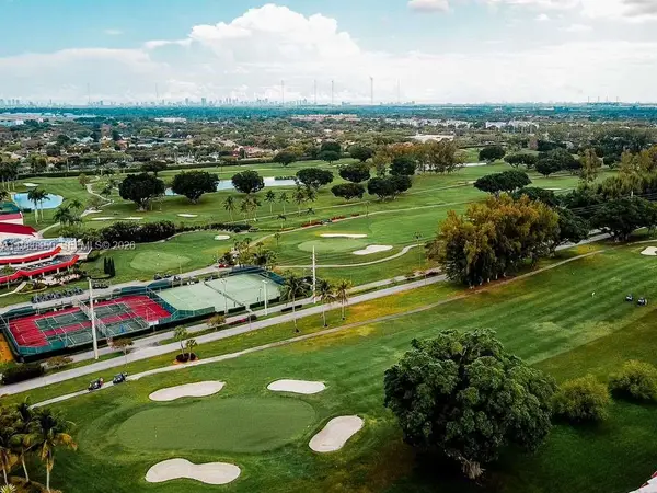 9200 N Hollybrook Lake Dr #303, Pembroke Pines, FL 33025