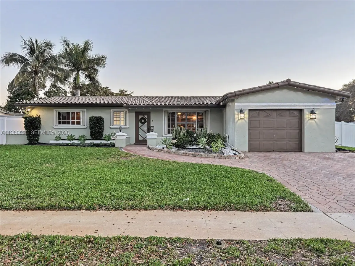 11040 NW 22nd St, Pembroke Pines, FL 33026 - #1