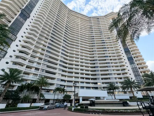 1000 W Island Blvd #2908, Aventura, FL 33160