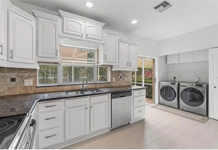 11407 S Lakeview Dr, Coral Springs, FL 33071 - #3