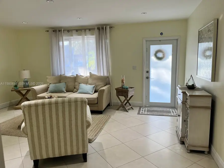 685 W 77th St, Hialeah, FL 33014 - #3