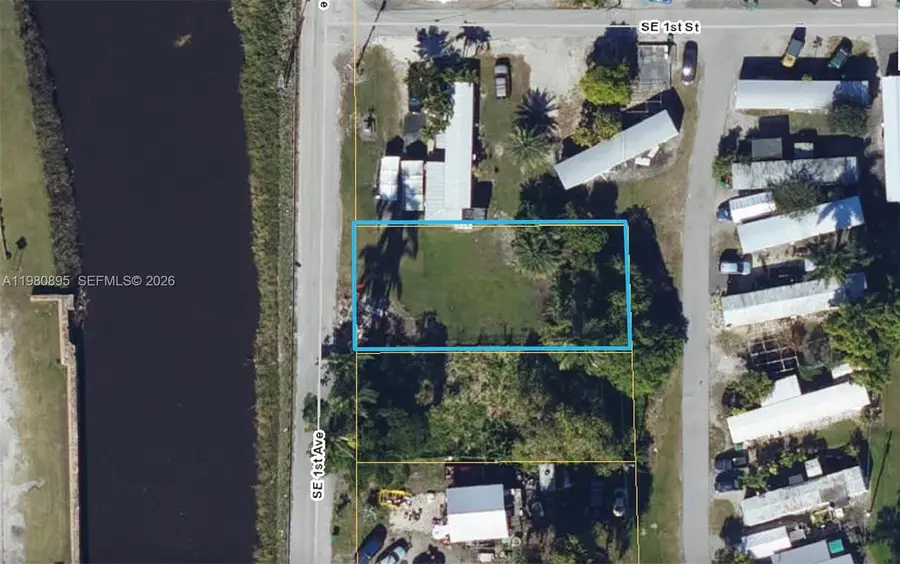 205 SE 1st Ave, South Bay, FL 33493 - #2