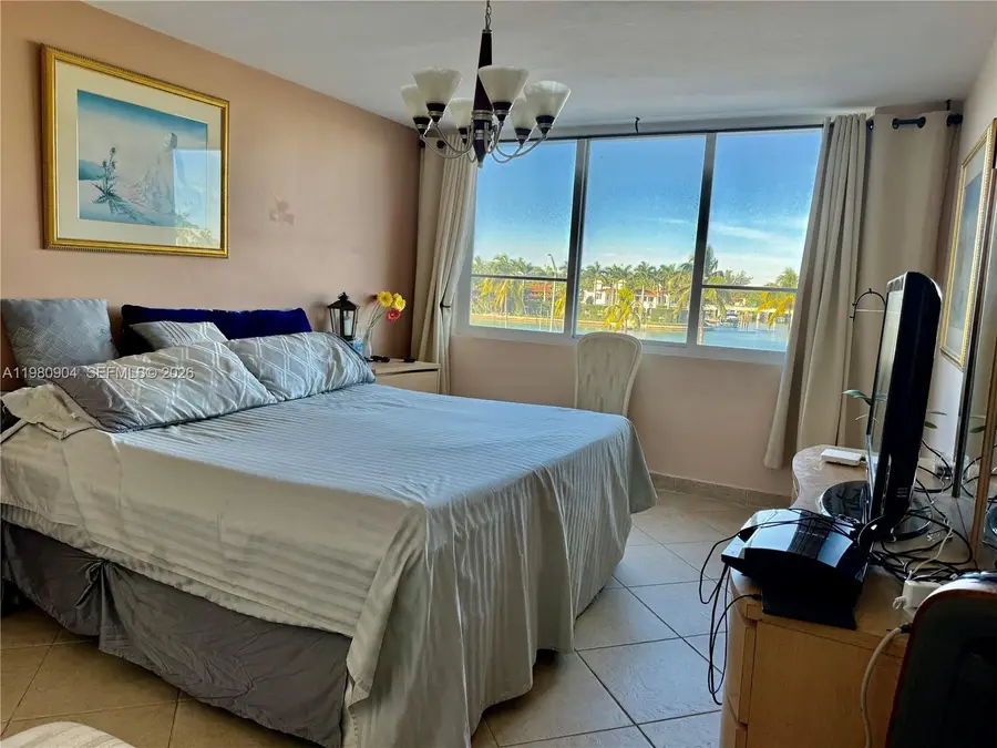 5005 Collins Ave #304, Miami Beach, FL 33140 - #2