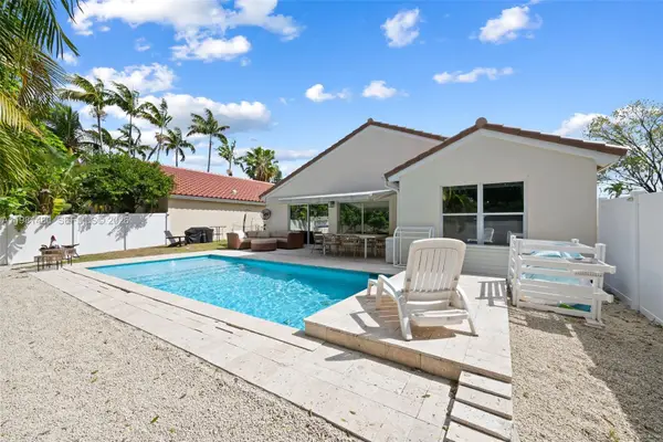 334 SW 194th Ave, Pembroke Pines, FL 33029