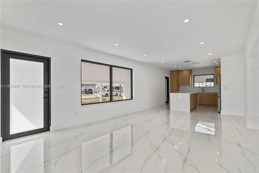 921 W 50th Pl, Hialeah, FL 33012 - #3