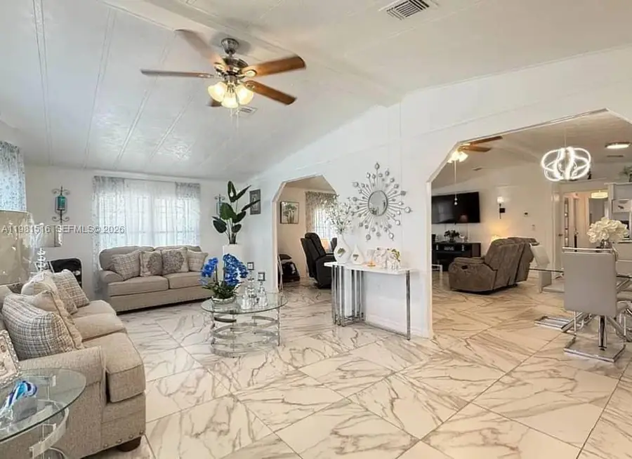 215 Laurelcrest Cir Valrico, Valrico, FL 33594 - #3