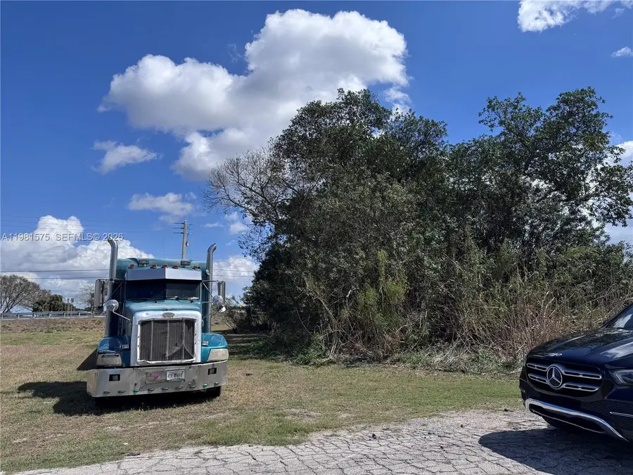 636 S Lake Ave., Pahokee, FL 33476 - #2