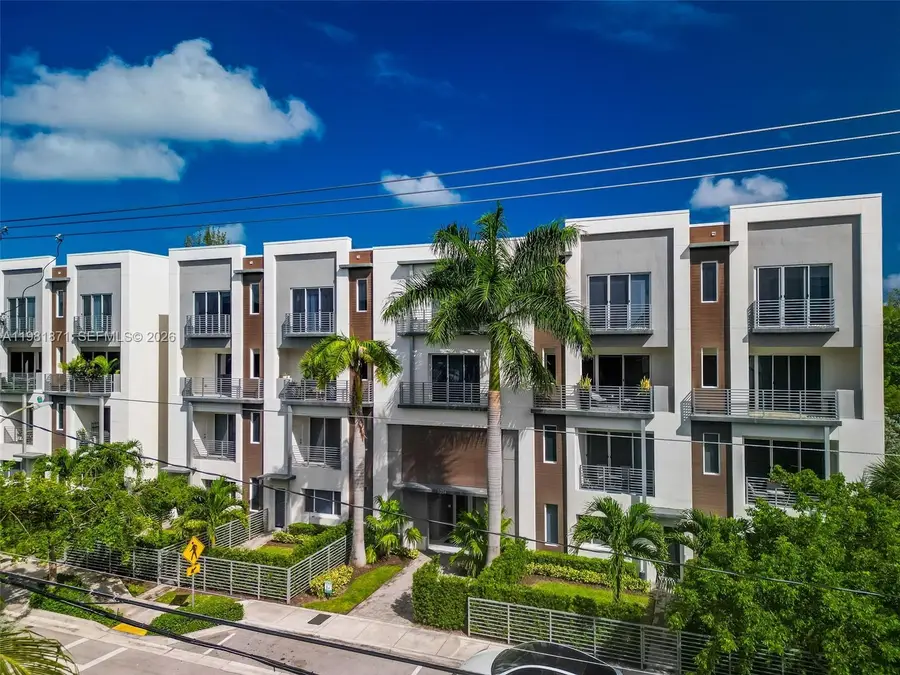 1034 NE 18th Ave #205, Fort Lauderdale, FL 33304 - #2