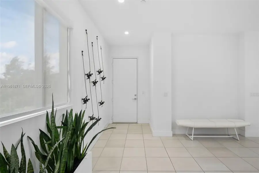 1034 NE 18th Ave #205, Fort Lauderdale, FL 33304 - #3