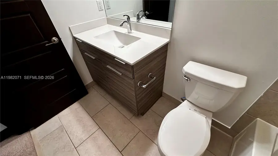 9155 NW 161st St, Miami Lakes, FL 33018 - #2