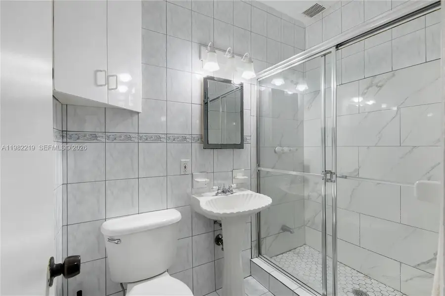 2445 Lake Pancoast Dr #J, Miami Beach, FL 33140 - #2