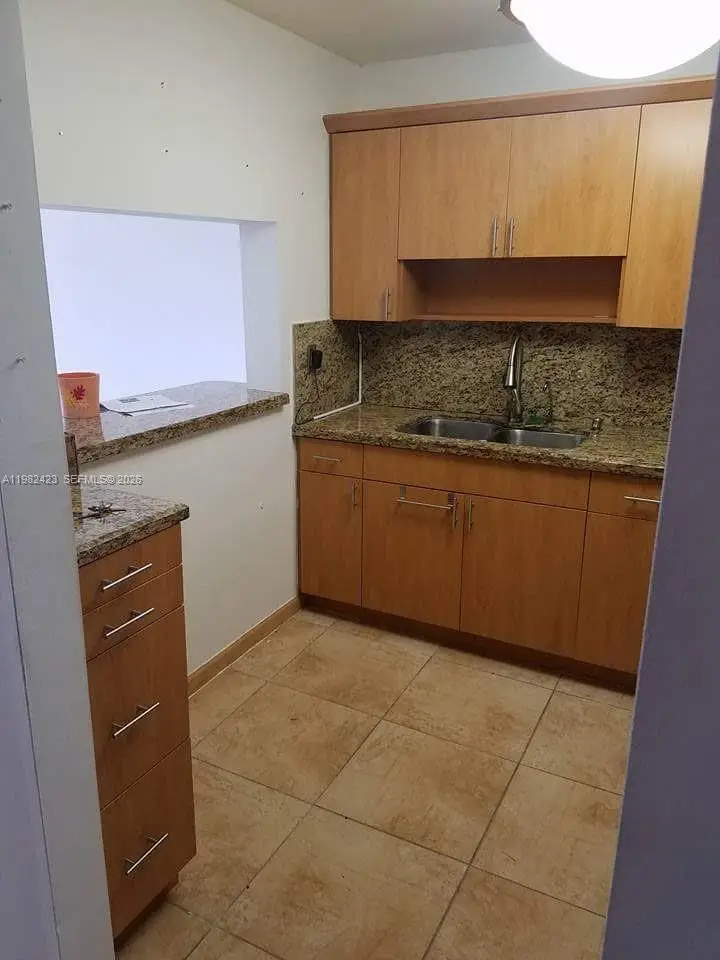 9682 Fontainebleau Blvd #202, Miami, FL 33172 - #3