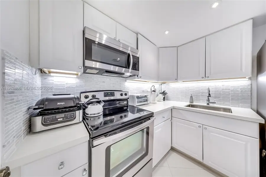 800 West Ave #605, Miami Beach, FL 33139 - #2