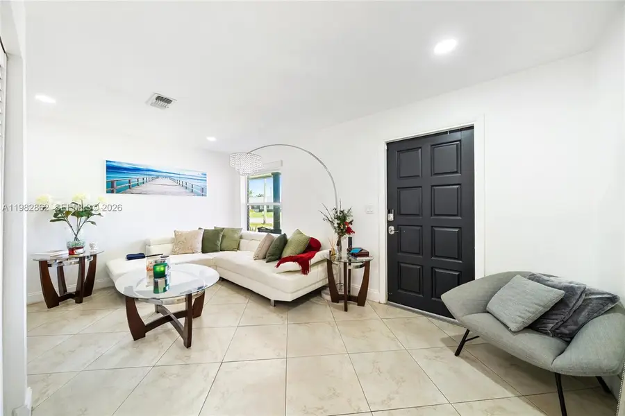 1040 SW 66th Ave, Pembroke Pines, FL 33023 - #2