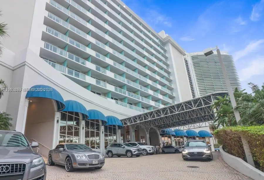 19201 Collins Ave #924, Sunny Isles Beach, FL 33160 - #2