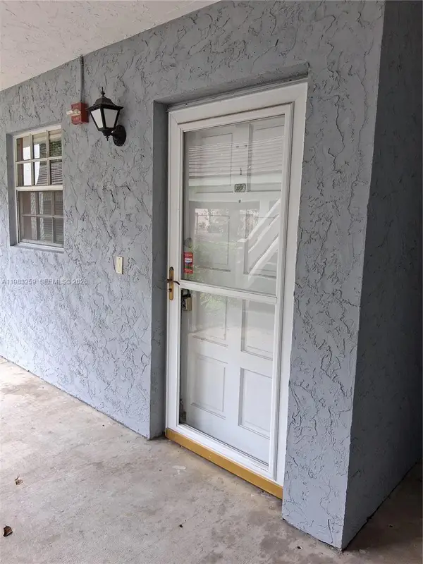 7556 Stirling Rd #123, Davie, FL 33024