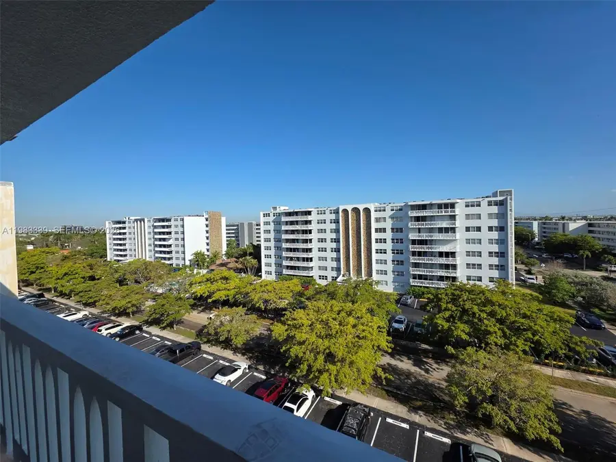 319 NE 14th Ave #702, Hallandale Beach, FL 33009 - #2