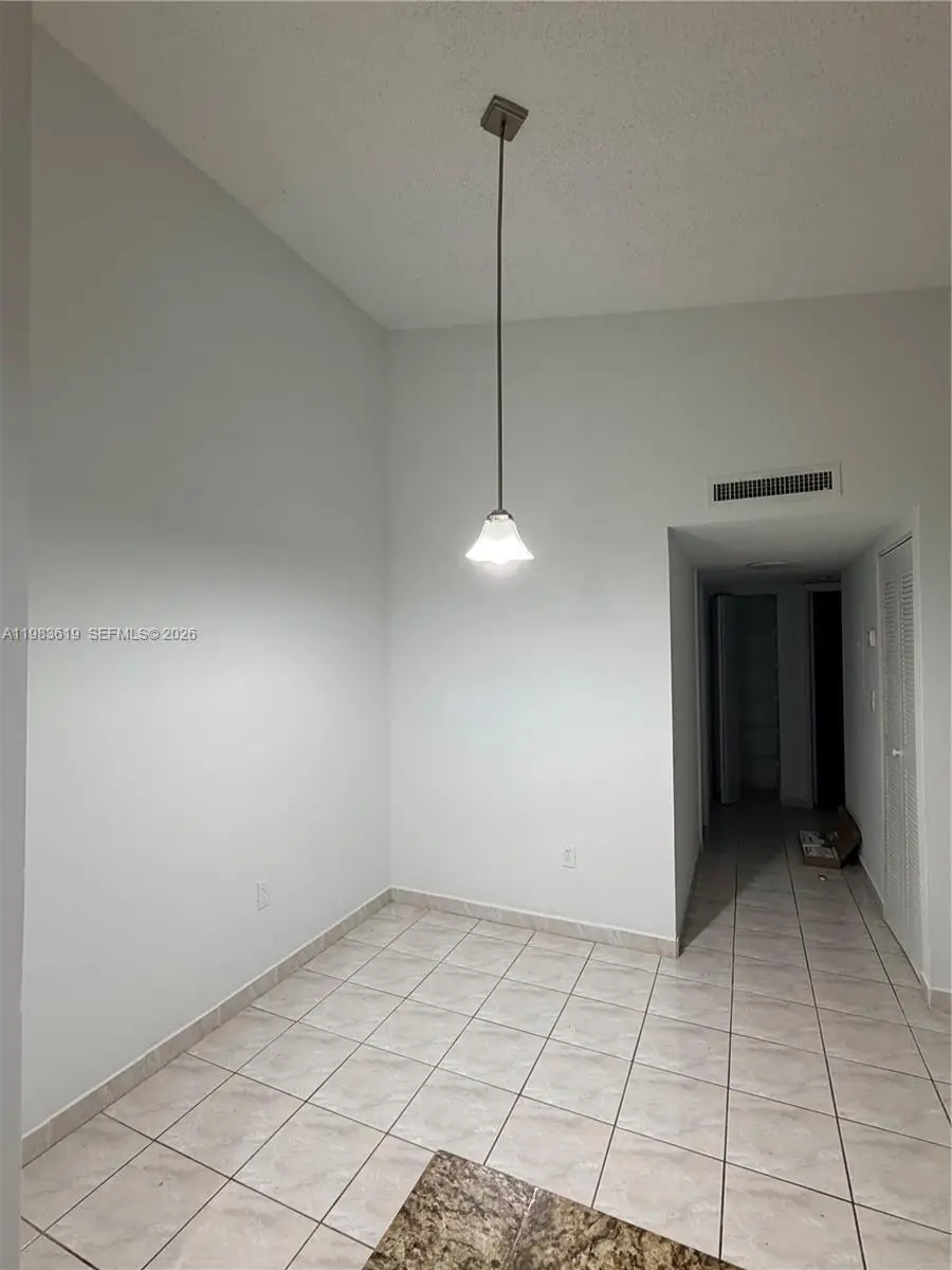 927 NE 199th St #206, Miami, FL 33179 - #3