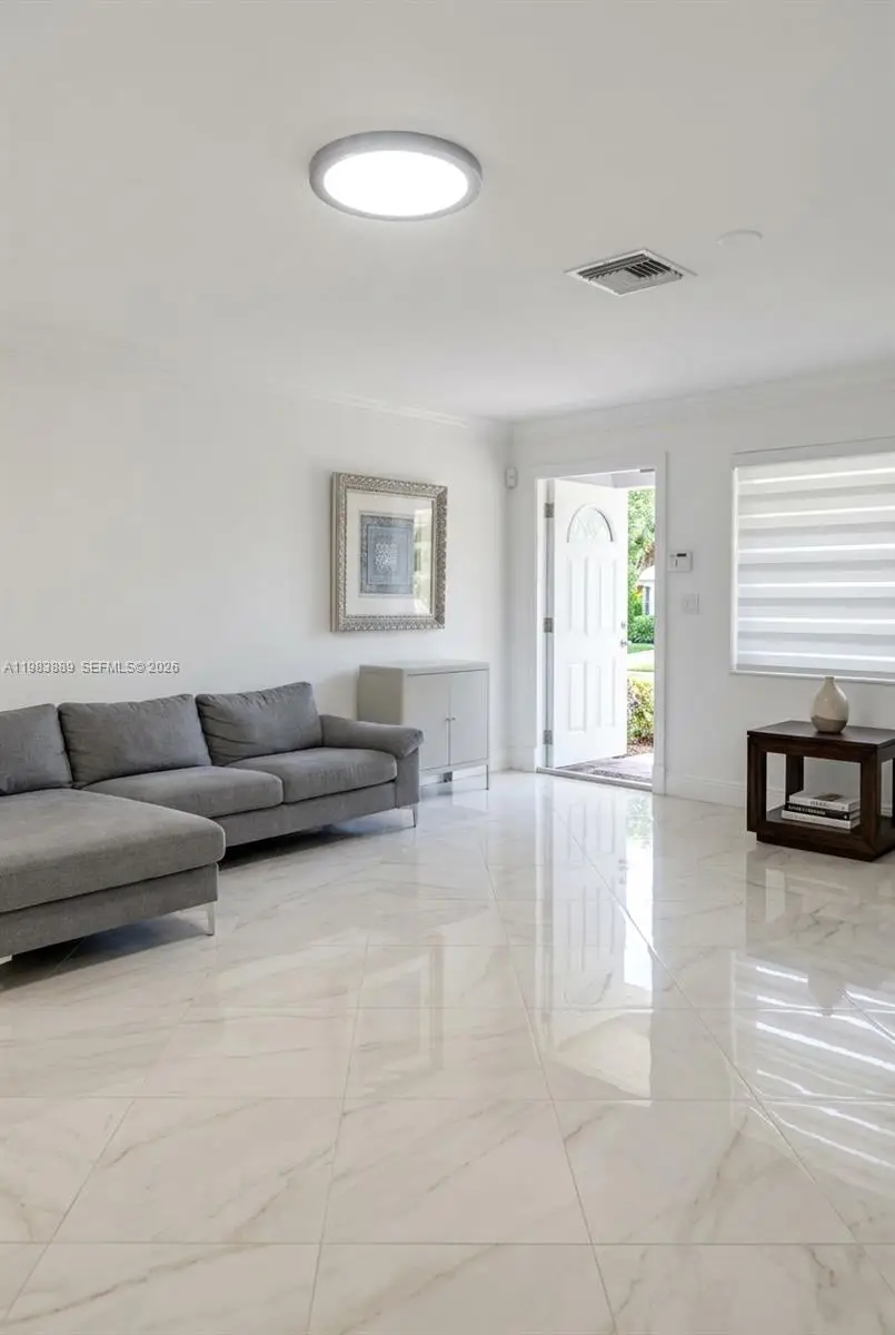 804 NE 2nd St, Hallandale Beach, FL 33009 - #2