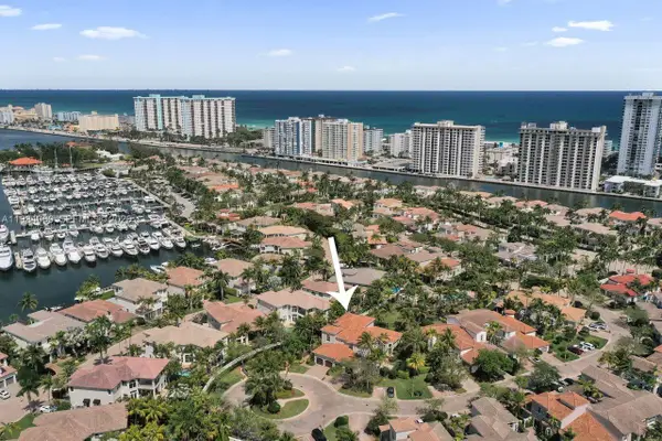 899 Spinnaker Dr W, Hollywood, FL 33019