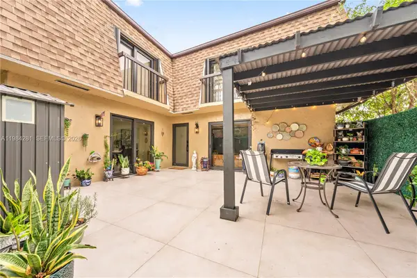 2415 W 67th Pl #8-11, Hialeah, FL 33016